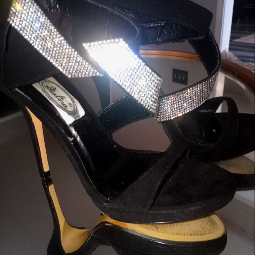 Diamonds and black velvet sz7 heels